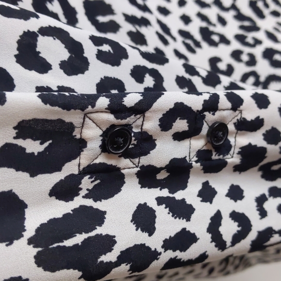 EXPRESS Animal Print Loose Fit Sleeve Top / Small - Picture 4 of 5